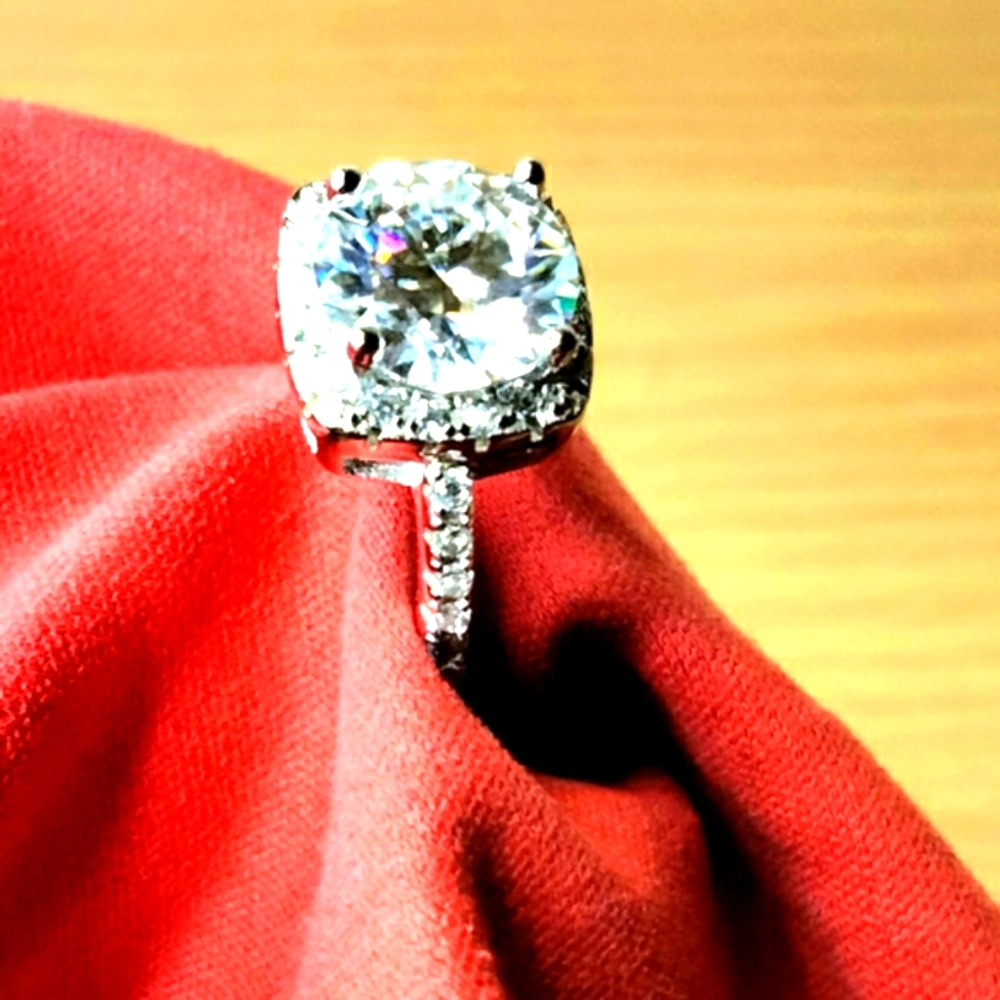 Moissanite🥰 lab grown 2 carat diamond round cushion paved Halo engagement ring